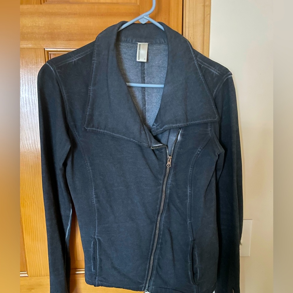 Zip up top size small
